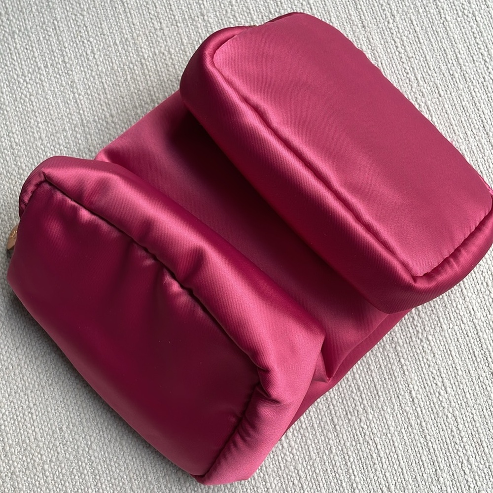 Gucci Beauty Pink Satin Cosmetic Pouch with Gold Logo - Picture 14 of 16